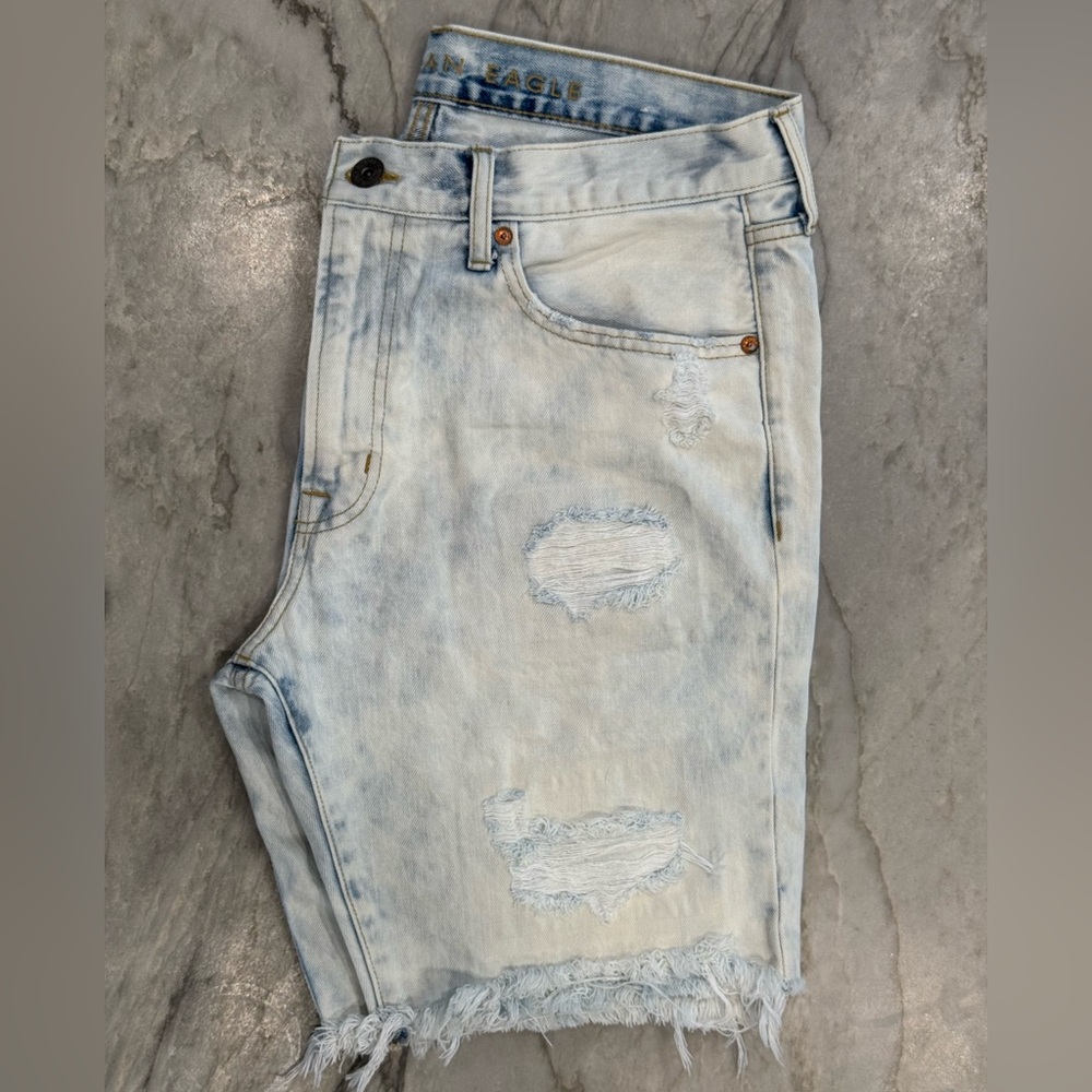 American Eagle 🦅 Extreme Light Wash Distressed Denim Shorts